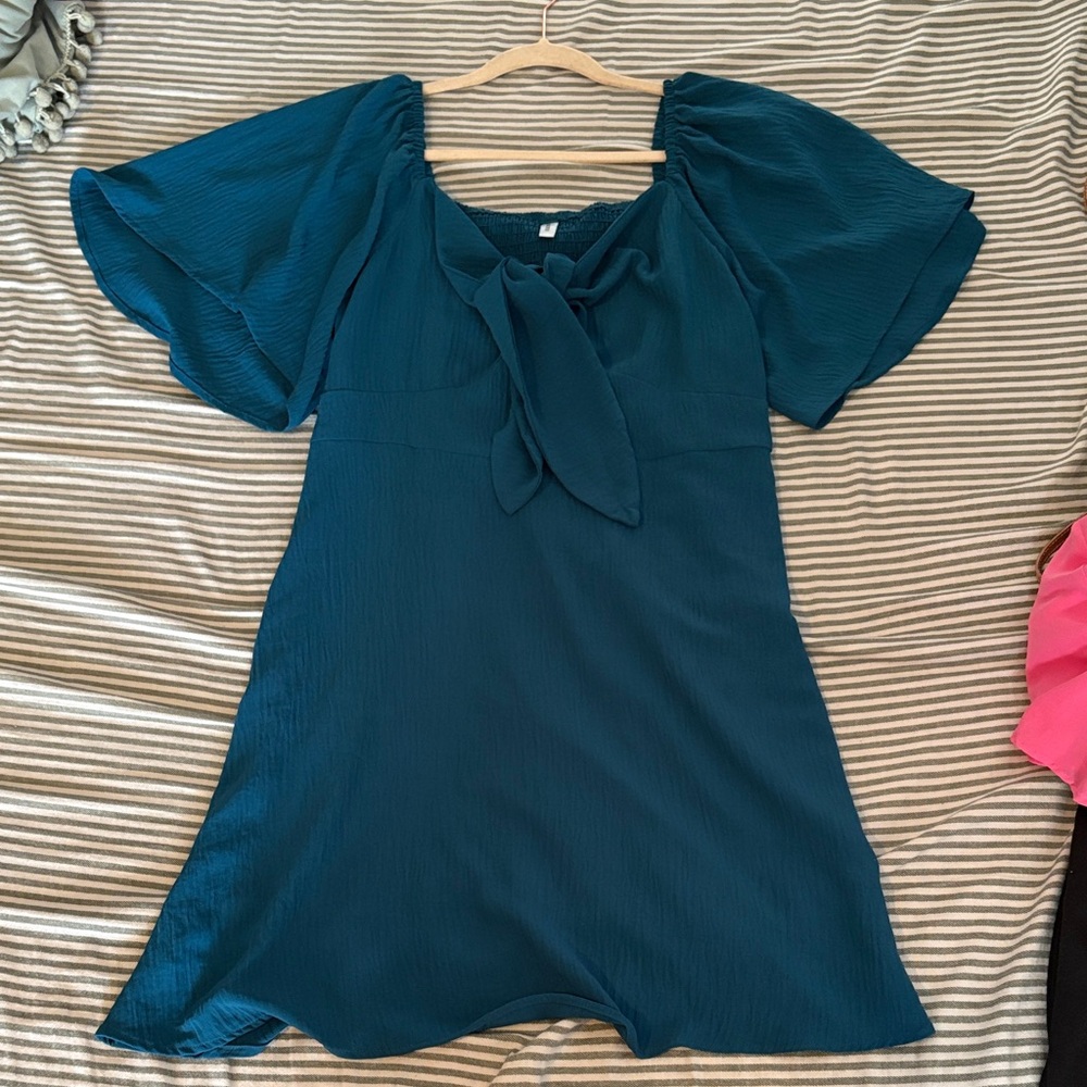 women’s teal dress with tie detail and flowy sleeves!